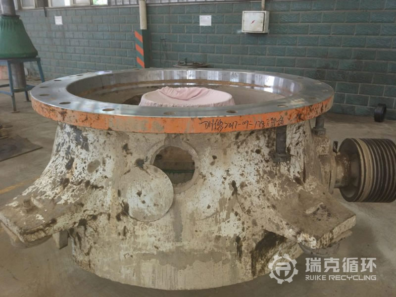 維修康達利德美卓GP300圓錐破碎機（頑石破）上下架體合口，及動錐