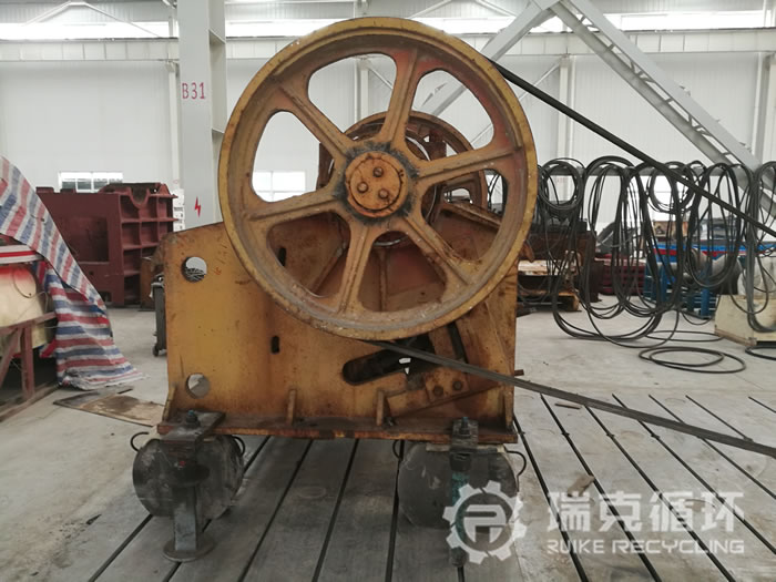 出售二手洛陽大華PEX300×1300復擺顎式破碎機