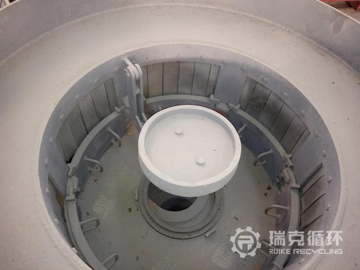 現有洛陽大華二手850立式沖擊破碎機一臺