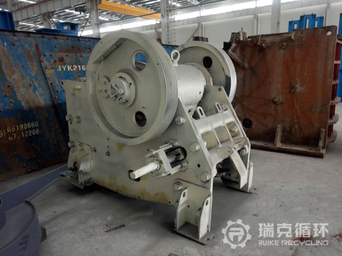 現有一臺9成新美卓C80顎式破碎機