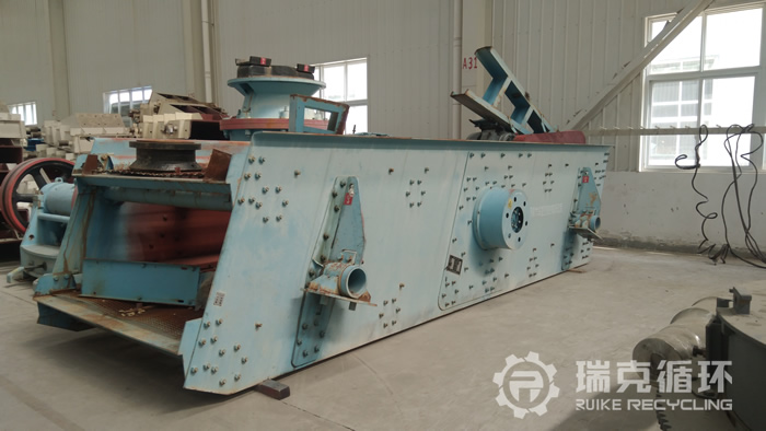 出售一臺(tái)九成新洛陽(yáng)大華2YK2160振動(dòng)篩