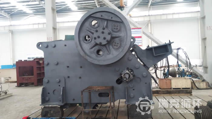 出售準(zhǔn)新機(jī)C100顎式破碎機(jī)一臺(tái)