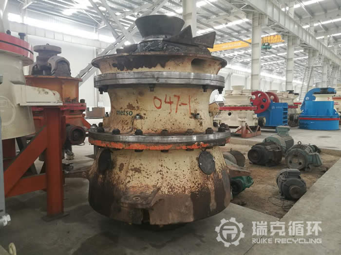 二手美卓型號(hào)GP300S單缸圓錐破碎機(jī)