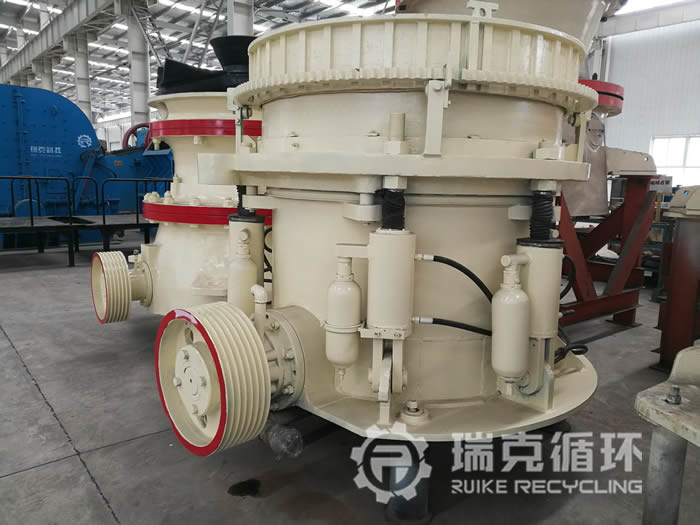 出售一臺(tái)二手HP300多缸液壓圓錐破碎機(jī)