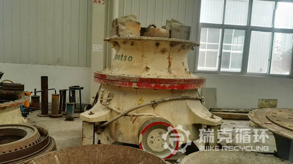 美卓GP300圓錐破碎機維修