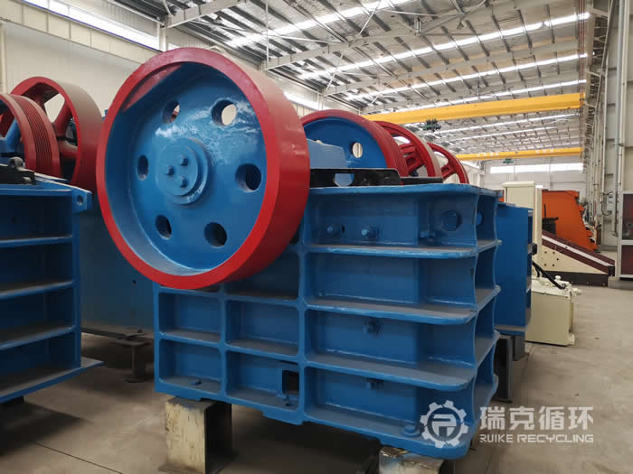 出售一臺500X700顎式破碎機