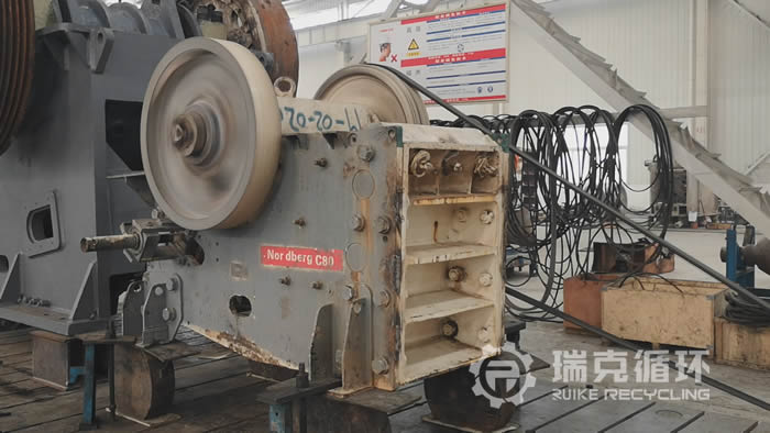 出售二手美卓C80顎式破碎機