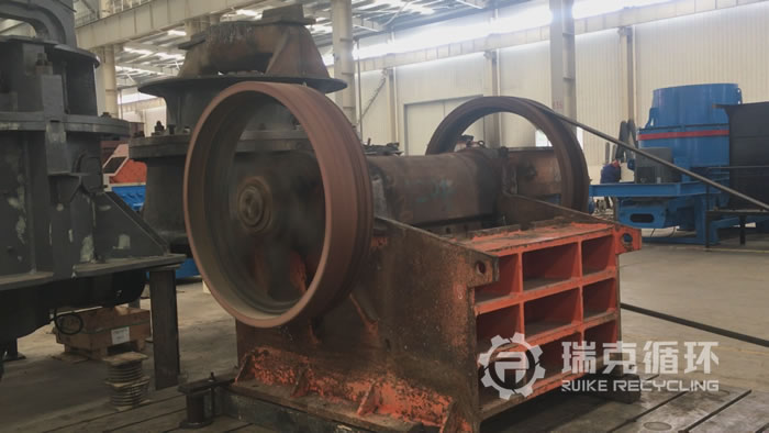 出售二手洛陽大華300 ×1300顎式破碎機