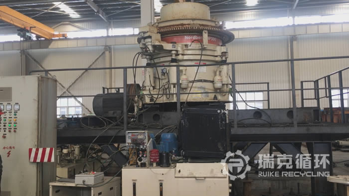 二手美卓HP300多缸圓錐破碎機出售