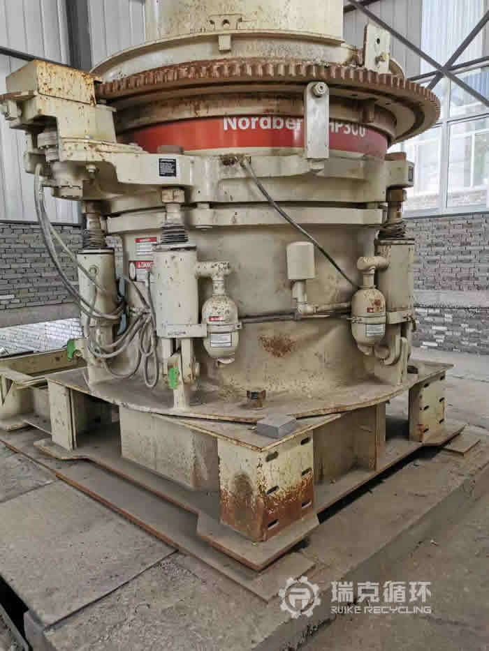 美卓HP300多缸圓錐平衡圈維修