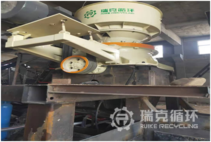 GP1100圓錐破碎機(jī)維修