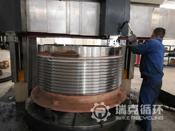 HP500圓錐破碎機(jī)定錐體維修