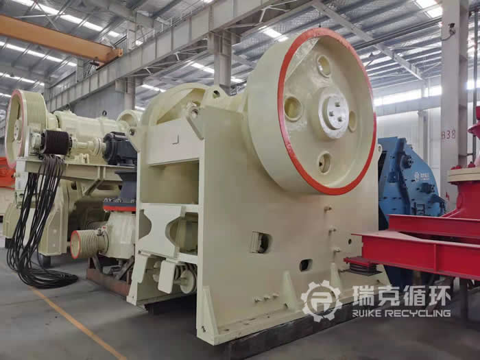 檢修完成的912顎式破碎機(jī)出售