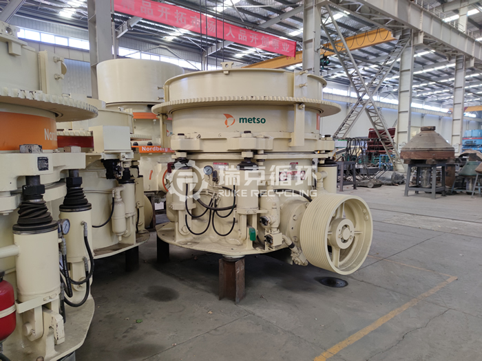 出售二手美卓HP400多缸圓錐破碎機