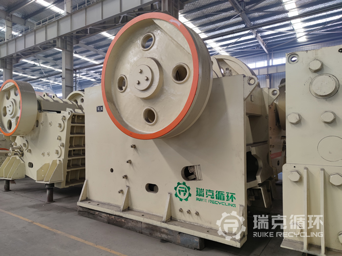 出售二手世邦900*1200顎式破碎機一臺