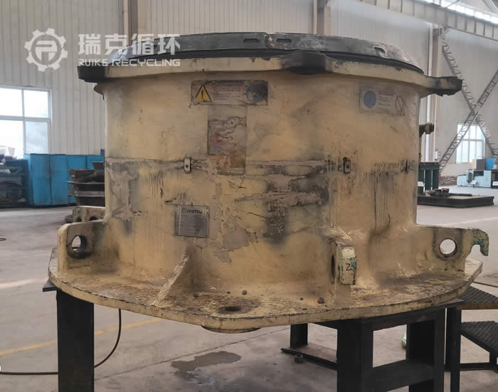 美卓HP300圓錐破下架體維修