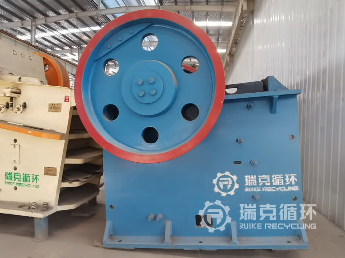 PE750×1060顎式破碎機大修